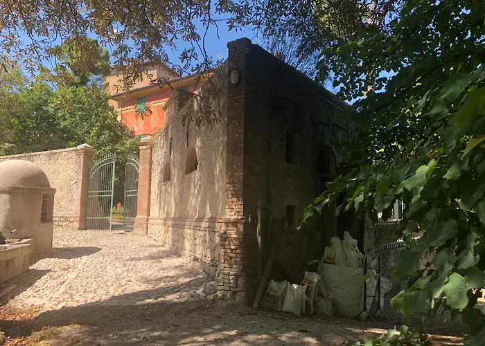 Torre Di Jano Dimora Storica Aparthotel Lama (Tuscany)